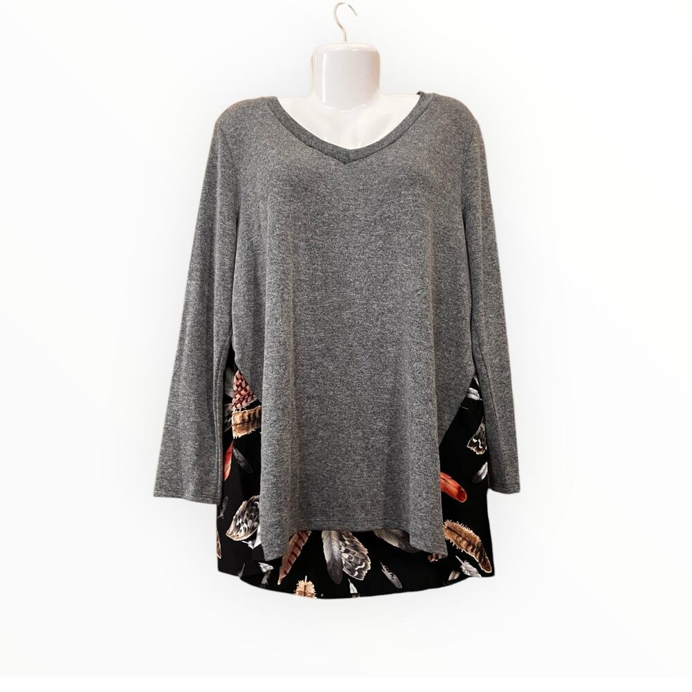 Oddy Women's Grey Mixed Media V-Neck w/ Contrasting Feather Print Sweater SZ 1X